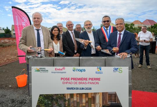 Première Pierre Bras Panon
